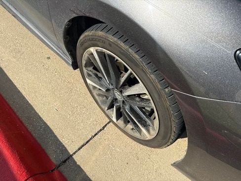 Used 2019 Toyota Camry XSE FWD image 4