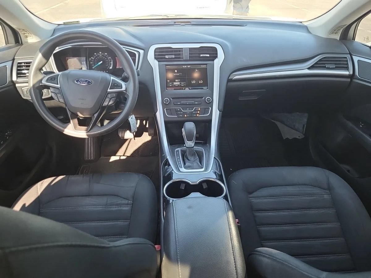 Used 2016 Ford Fusion SE FWD image 5