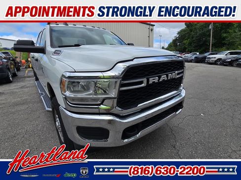 Used 2022 RAM 2500 Tradesman w/ Chrome Appearance Group AWD/4WD image 11