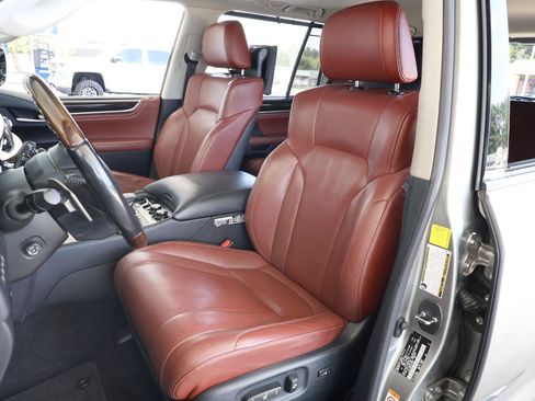 Used 2016 Lexus LX 570 4WD w/ Luxury Package image 14