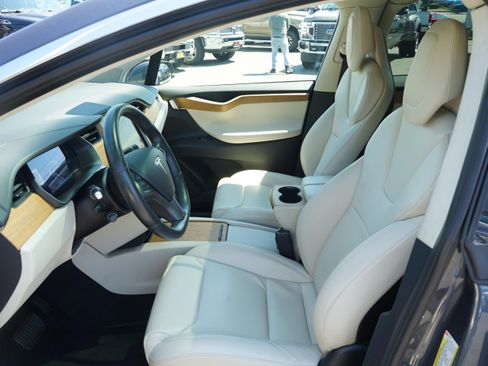 Used 2018 Tesla Model X 75D AWD/4WD image 13