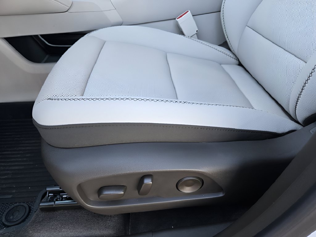 New 2027 GMC Terrain Denali w/ LPO, Floor Liner Package AWD/4WD image 17