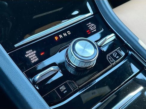 Used 2025 Jeep Grand Cherokee Summit image 17