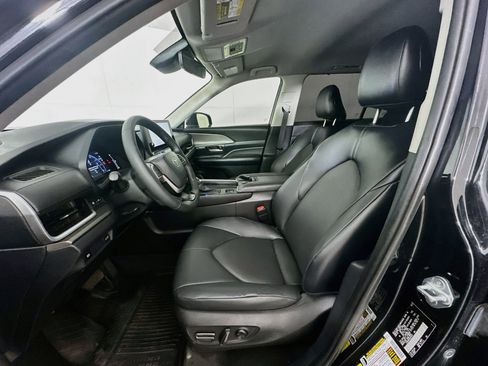 Used 2024 Toyota Grand Highlander AWD image 13