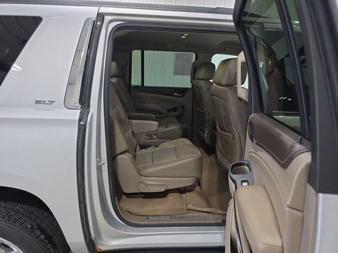 Used 2016 GMC Yukon XL SLT AWD/4WD image 32