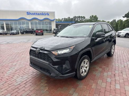 Used 2021 Toyota RAV4 LE FWD image 4