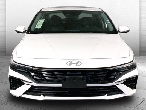 Used 2025 Hyundai Elantra Limited FWD image 2