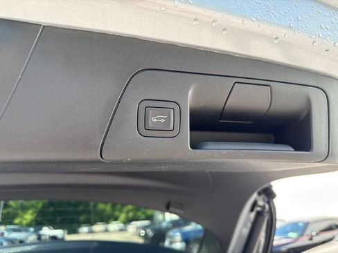 Used 2025 Buick Envision Avenir AWD/4WD image 16