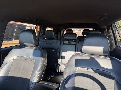 Used 2024 Jeep Grand Cherokee L Laredo image 12