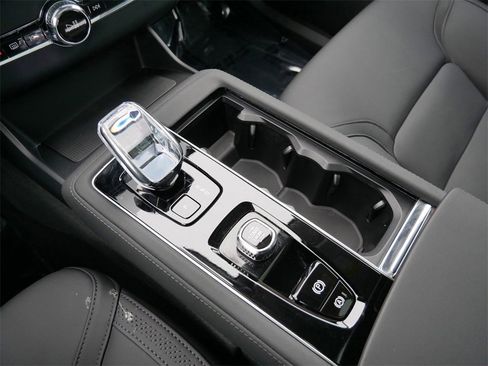 Used 2025 Volvo XC90 B5 Core w/ Climate Package image 23