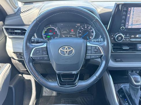 Used 2021 Toyota Highlander Limited image 17