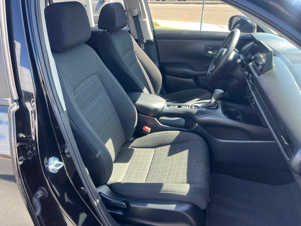 Used 2025 Honda HR-V LX image 29