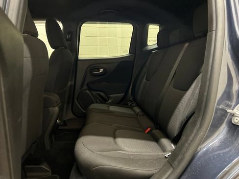 Used 2021 Jeep Renegade Latitude AWD/4WD image 8