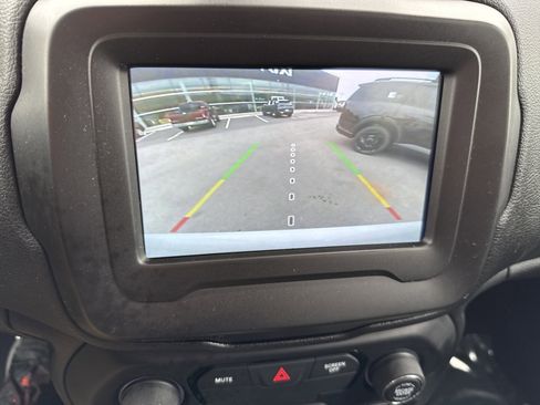 Used 2020 Jeep Renegade Latitude w/ Cold Weather Group AWD/4WD image 26