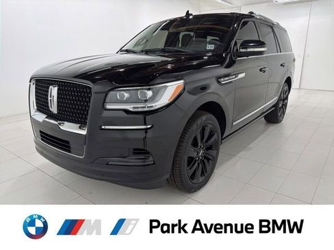 Used 2022 Lincoln Navigator Reserve AWD/4WD image 1