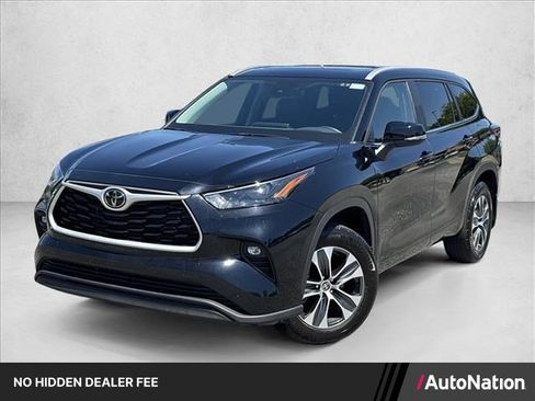 Certified 2026 Toyota Highlander XLE AWD/4WD image 1