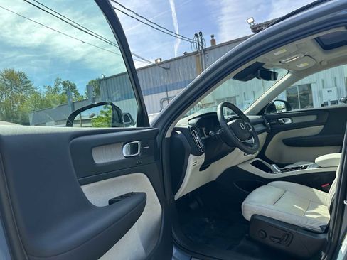 Certified 2023 Volvo XC40 B5 Plus w/ Driver Assist Package AWD/4WD image 21