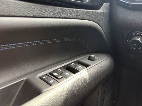 Used 2026 Jeep Compass Latitude image 5