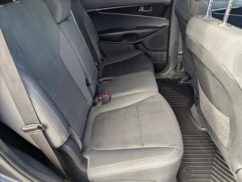 Used 2020 Kia Sorento S image 19