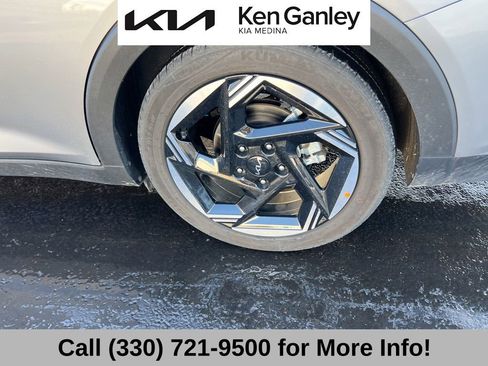 Certified 2025 Kia K4 EX image 24