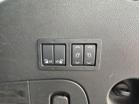 Used 2020 Cadillac Escalade Luxury w/ Escalade Sport Edition image 33