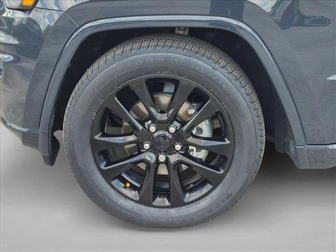 Used 2018 Jeep Grand Cherokee Altitude RWD image 21