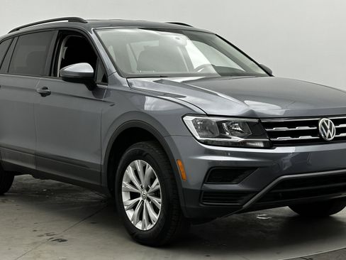 Used 2020 Volkswagen Tiguan S image 3