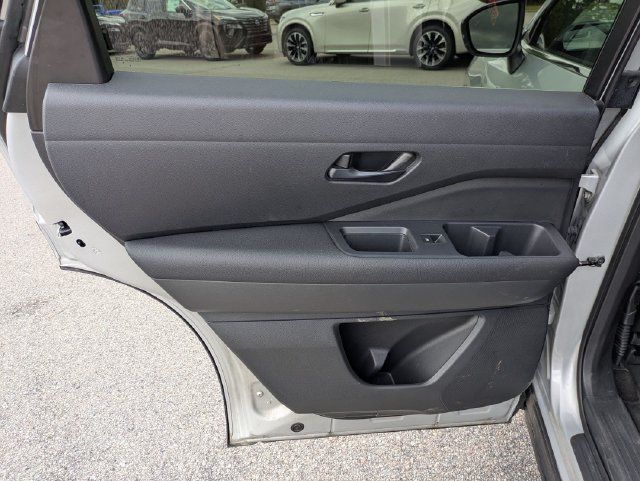 Used 2025 Nissan Pathfinder SV AWD/4WD image 26