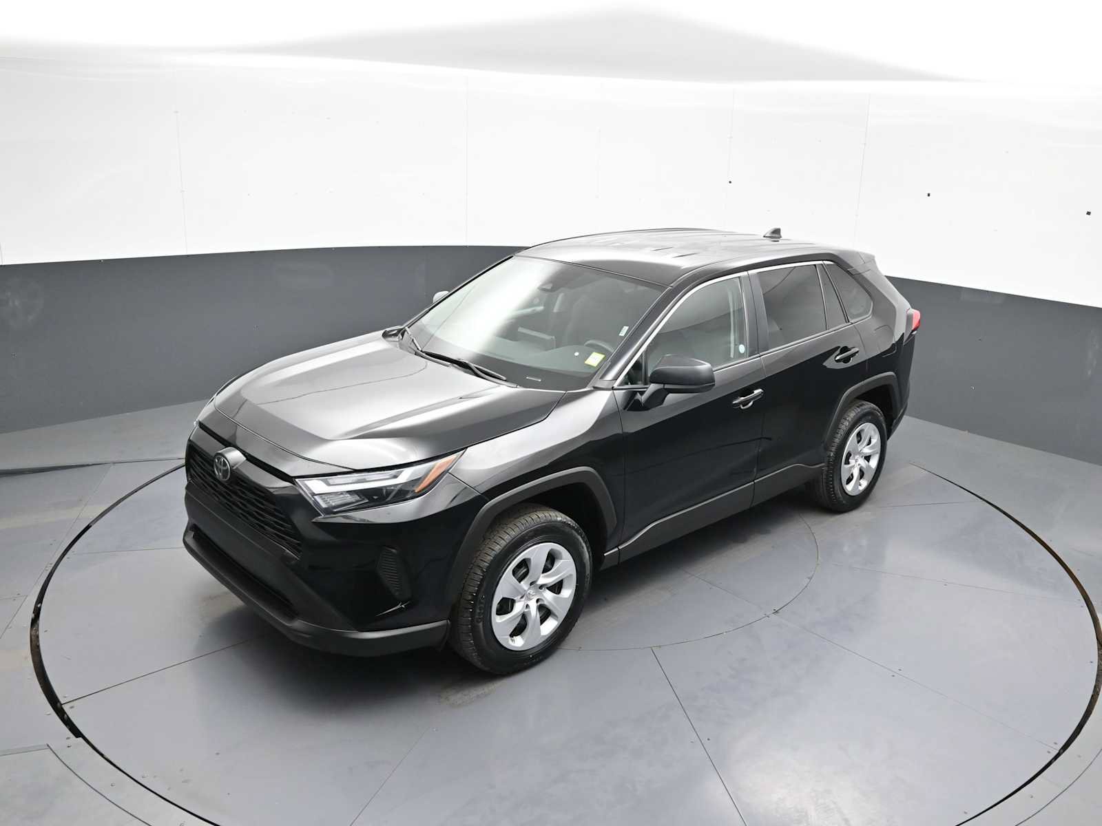 Used 2025 Toyota RAV4 LE FWD image 31