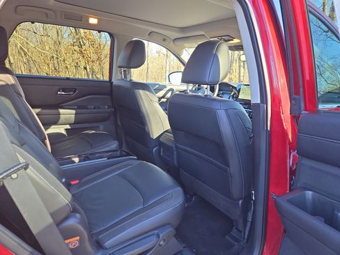 Used 2023 Nissan Pathfinder SL w/ SL Premium Package image 30