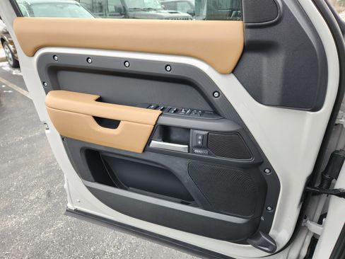 New 2026 Land Rover Defender 110 X-Dynamic SE image 16