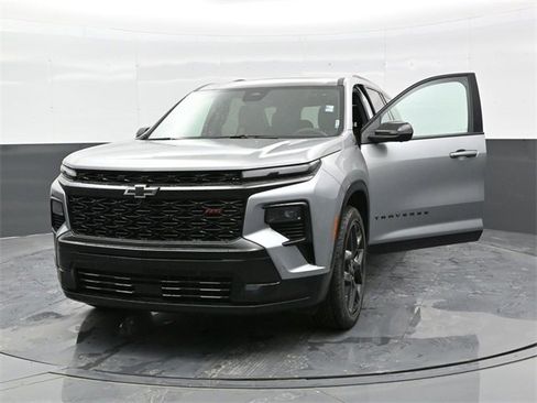 Used 2024 Chevrolet Traverse RS w/ LPO, Floor Liner Package image 2