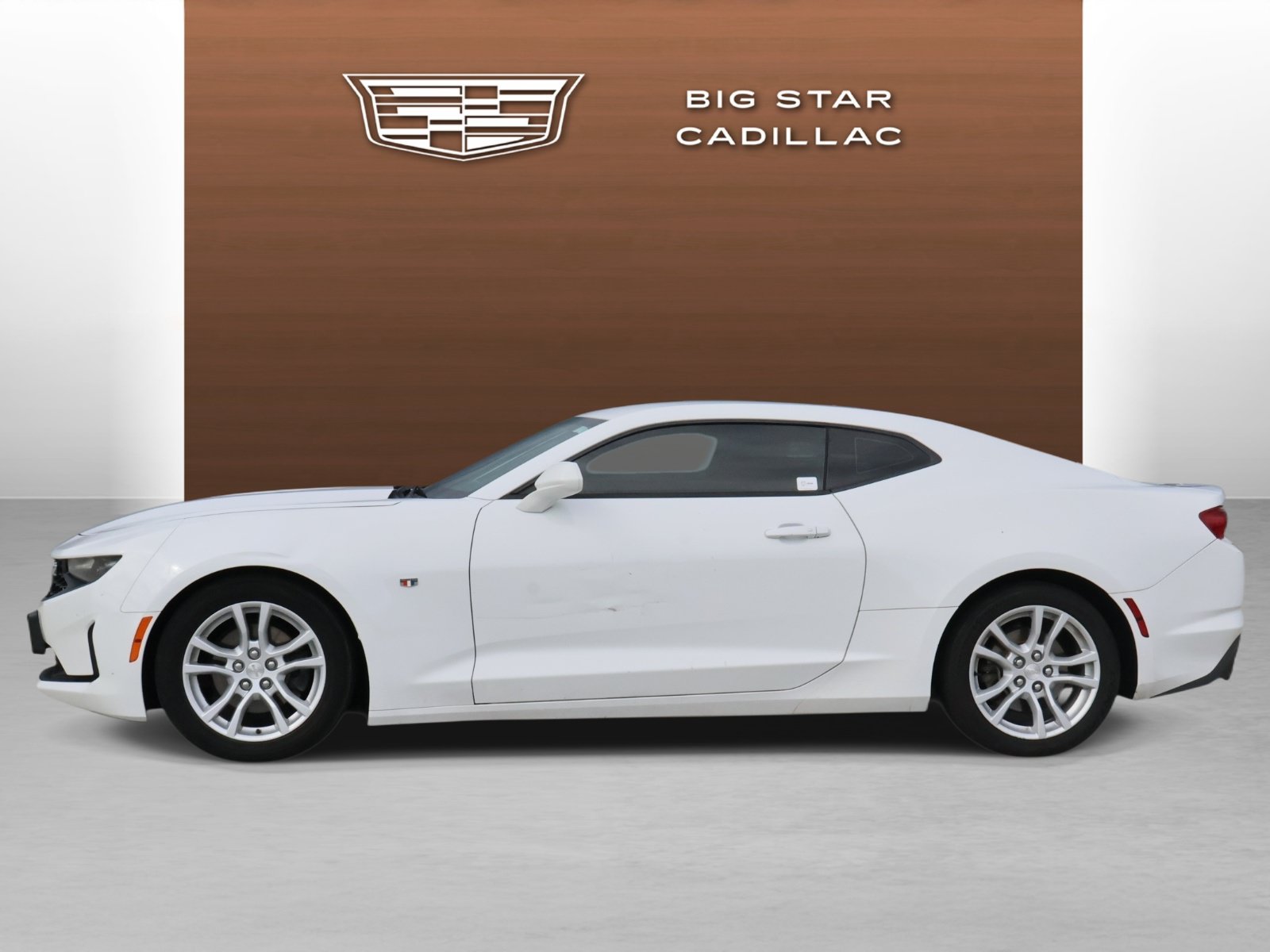 Used 2020 Chevrolet Camaro LT w/ Technology Package RWD image 2