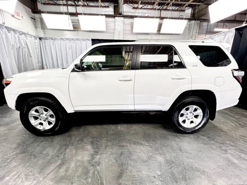 Used 2017 Toyota 4Runner SR5 image 5