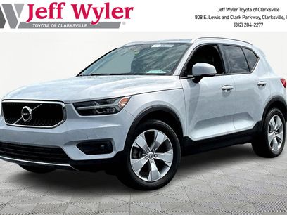 Used 2022 Volvo XC40 T5 Momentum