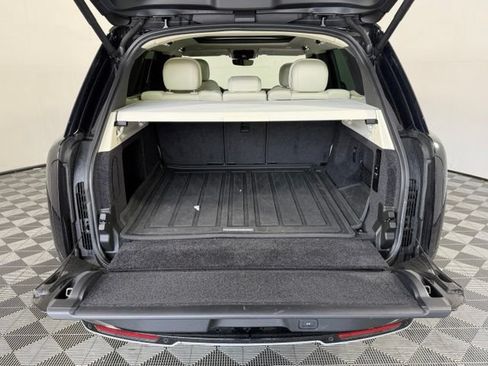 Used 2025 Land Rover Range Rover SE AWD/4WD image 17