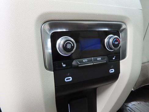 Used 2024 GMC Yukon Denali image 11