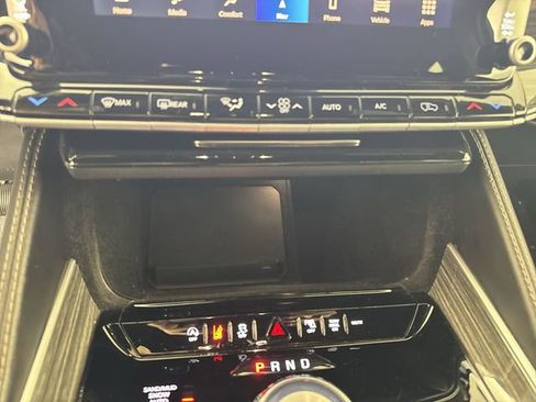 Used 2022 Jeep Wagoneer Series II AWD/4WD image 9