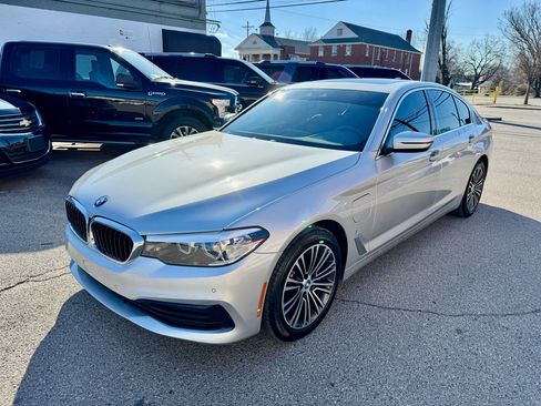Used 2019 BMW 530e xDrive w/ Convenience Package image 3
