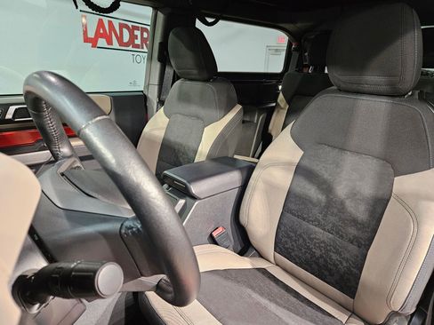 Used 2022 Ford Bronco Wildtrak image 24