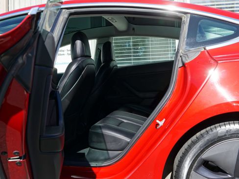 Used 2018 Tesla Model 3 Mid Range RWD image 24