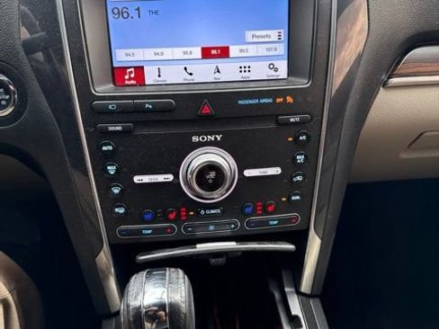 Used 2019 Ford Explorer Limited w/ Class III Trailer Tow Package AWD/4WD image 3