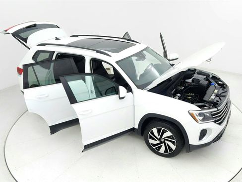 Used 2024 Volkswagen Atlas SE image 24