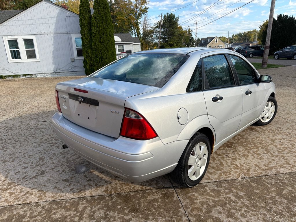 Used 2006 Ford Focus ZX4 Sedan FWD image 6