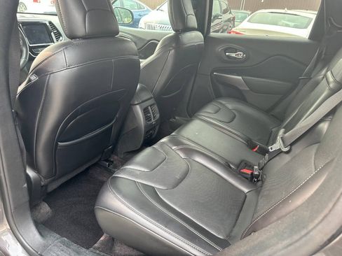 Used 2019 Jeep Cherokee Limited AWD/4WD image 12