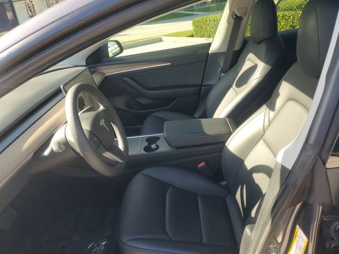 Used 2021 Tesla Model 3 Standard Range Plus image 19