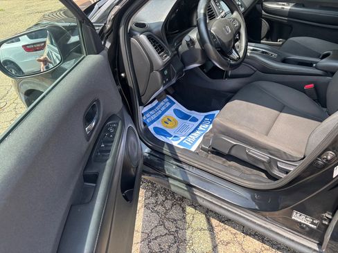 Used 2020 Honda HR-V LX image 8
