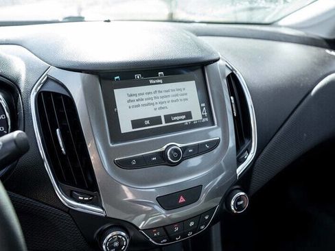 Used 2017 Chevrolet Cruze LT image 13