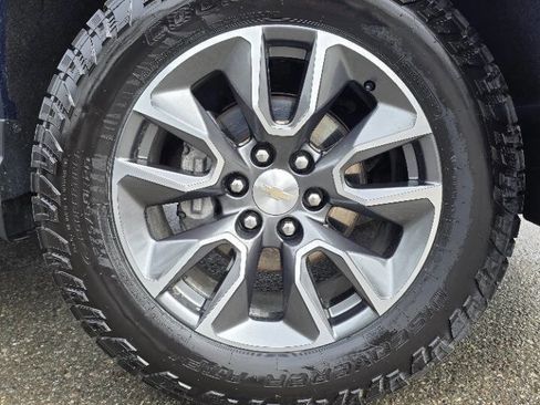 Used 2022 Chevrolet Silverado 1500 LT AWD/4WD image 8