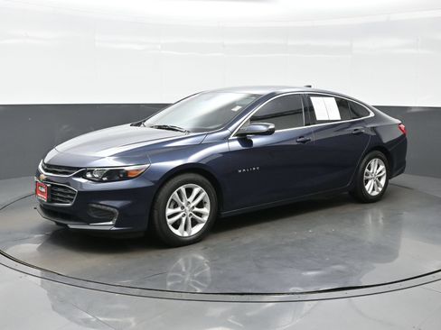 Used 2016 Chevrolet Malibu LT FWD image 2
